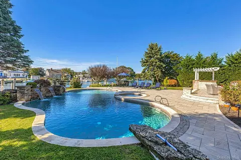 Exterior - 10 Beech Rd, Islip, NY 11751 photo 8 of 14