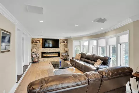Living - 10 Beech Rd, Islip, NY 11751 photo 2 of 3