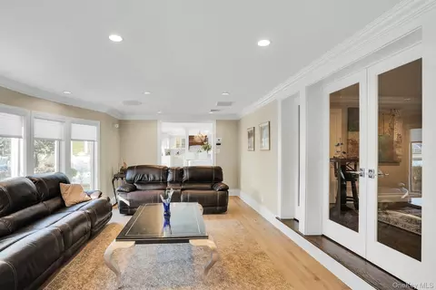 Living - 10 Beech Rd, Islip, NY 11751 photo 3 of 3