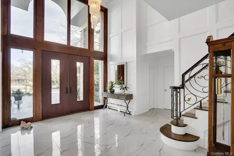 Entry Way - 10 Beech Rd, Islip, NY 11751 photo 2 of 3