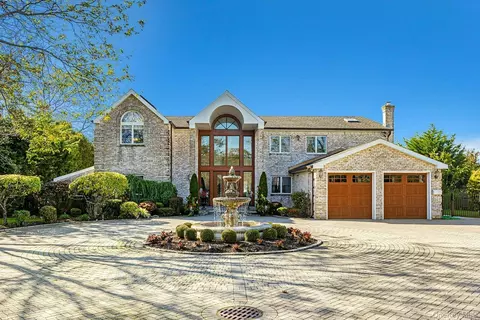 10 Beech Rd, Islip, NY 11751