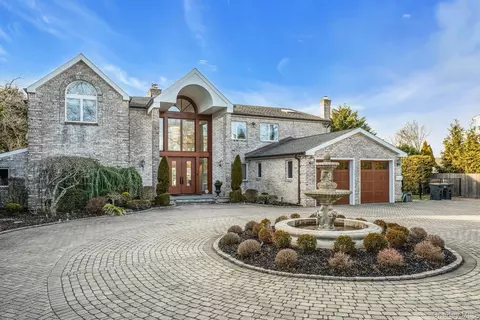 Exterior - 10 Beech Rd, Islip, NY 11751 photo 4 of 14