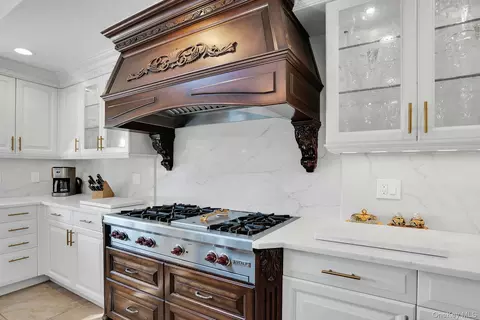 Kitchen - 10 Beech Rd, Islip, NY 11751 photo 5 of 7