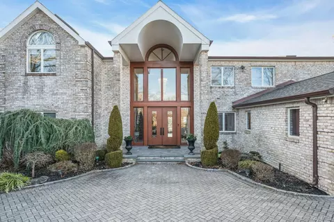 Exterior - 10 Beech Rd, Islip, NY 11751 photo 5 of 14