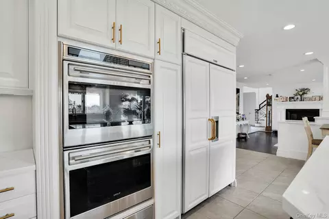 Kitchen - 10 Beech Rd, Islip, NY 11751 photo 6 of 7