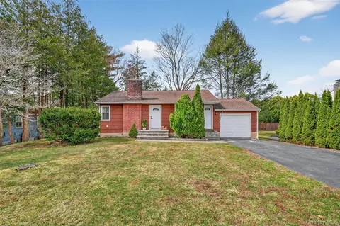 1727 Central St, Yorktown, NY 10598