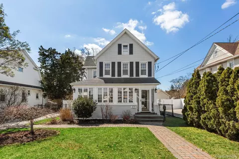 420 Scranton Ave, Lynbrook, NY 11563
