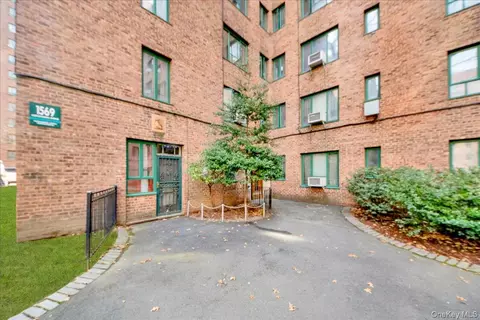 1569 Metropolitan Ave #4G, New York, NY 10462