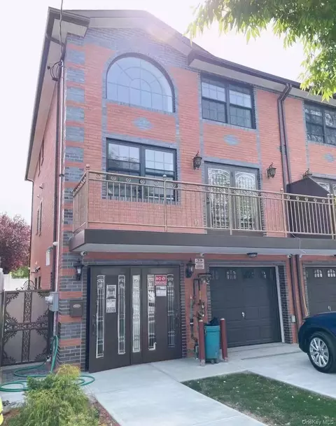 1417 117th St, College Point, NY 11356