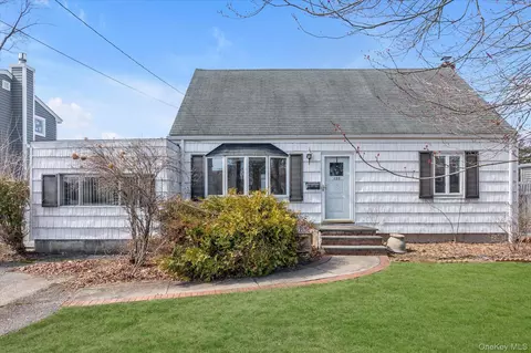 120 W 19th St, Deer Park, NY 11729