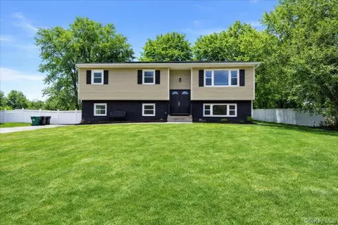 7 Gene Rd, Wallkill, NY 10941