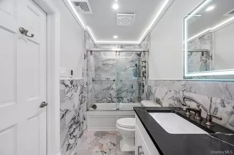 Bath - 5 Kittiwake Ln, Babylon, NY 11702 photo 1 of 7