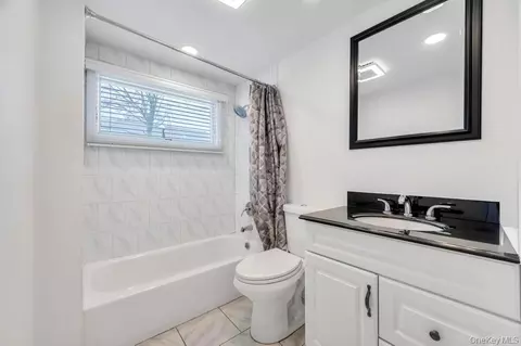 Bath - 5 Kittiwake Ln, Babylon, NY 11702 photo 7 of 7