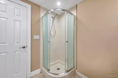 Bath - 5 Kittiwake Ln, Babylon, NY 11702 photo 6 of 7
