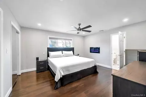 Bedroom - 5 Kittiwake Ln, Babylon, NY 11702 photo 1 of 11