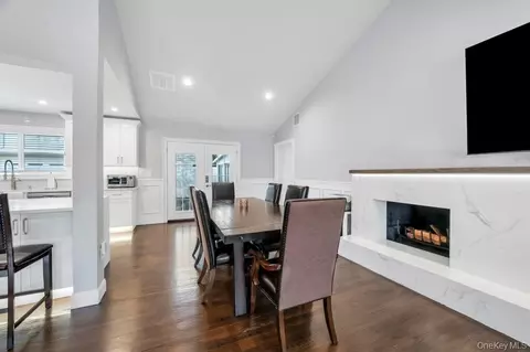 Dining - 5 Kittiwake Ln, Babylon, NY 11702 photo 1 of 1