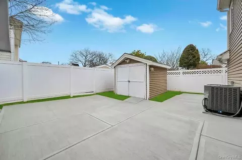 Exterior - 5 Kittiwake Ln, Babylon, NY 11702 photo 6 of 6