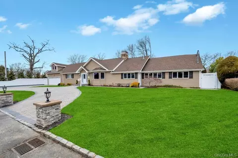 Exterior - 5 Kittiwake Ln, Babylon, NY 11702 photo 1 of 6