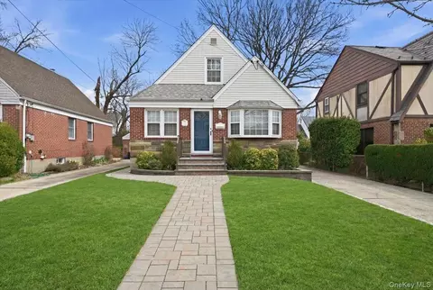 175 Locust St, Floral Park, NY 11001