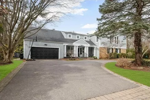 1040 Links Rd, Woodmere, NY 11598