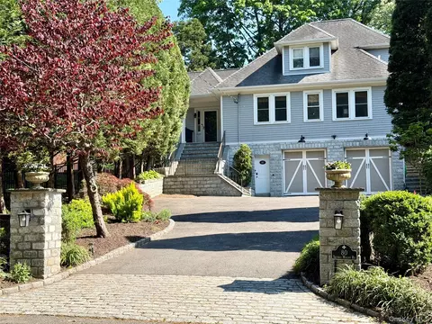 80 Skunks Misery Rd, Locust Valley, NY 11560