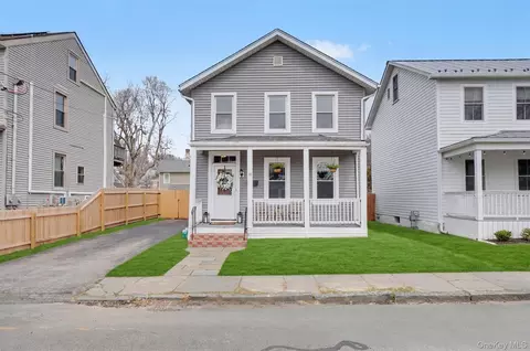 18 Center St, Beacon, NY 12508