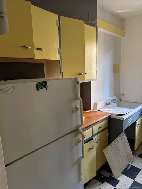 1560 Metropolitan Ave, New York, NY 10462