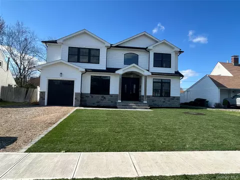 119 Choir Ln, Westbury, NY 11590