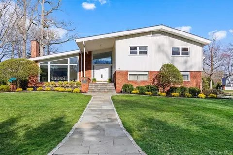 16 Dell Dr, Eastchester, NY 10709