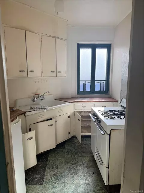 1530 Metropolitan Ave #7, New York, NY 10462