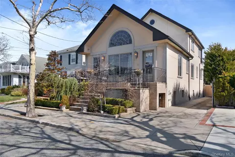 418 Beach 145th St, Neponsit, NY 11694