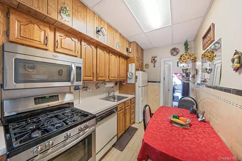 Kitchen - 281 E 57th St #1, Brooklyn, NY 11203 photo 2 of 4