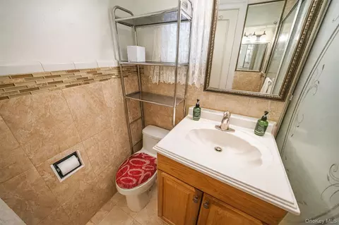 Bath - 281 E 57th St #1, Brooklyn, NY 11203 photo 1 of 5
