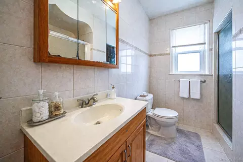 Bath - 281 E 57th St #1, Brooklyn, NY 11203 photo 3 of 5