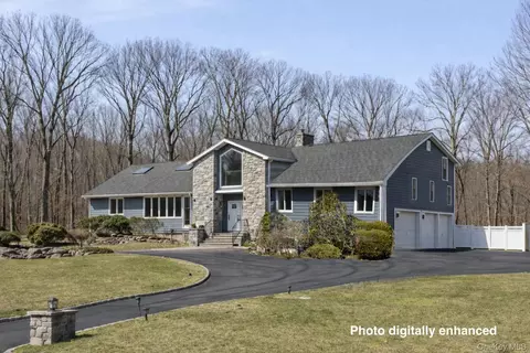 90 Belvedere Dr, Syosset, NY 11791