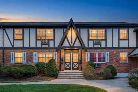 95 Parkside Dr, Ramapo, NY 10901