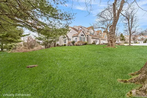 1 Northridge Cir, Huntington, NY 11743