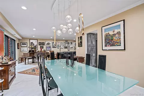 Dining - 38 Maple Ct, Oyster Bay, NY 11753 photo 4 of 4