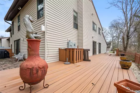 Exterior - 38 Maple Ct, Oyster Bay, NY 11753 photo 1 of 3
