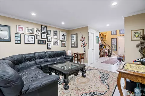 Living - 38 Maple Ct, Oyster Bay, NY 11753 photo 3 of 4