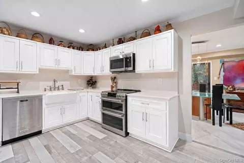Kitchen - 38 Maple Ct, Oyster Bay, NY 11753 photo 2 of 2