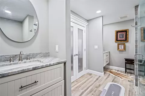 Bath - 38 Maple Ct, Oyster Bay, NY 11753 photo 3 of 5