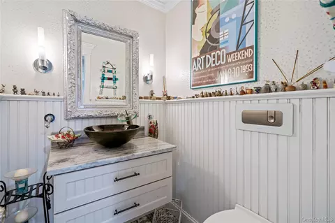 Bath - 38 Maple Ct, Oyster Bay, NY 11753 photo 1 of 5