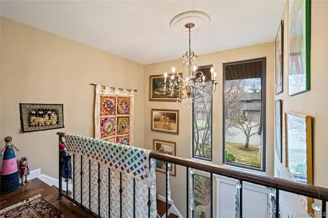 Entry Way - 38 Maple Ct, Oyster Bay, NY 11753 photo 4 of 4