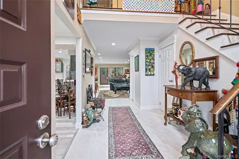 Entry Way - 38 Maple Ct, Oyster Bay, NY 11753 photo 1 of 4