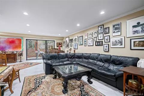 Living - 38 Maple Ct, Oyster Bay, NY 11753 photo 2 of 4