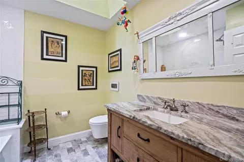 Bath - 38 Maple Ct, Oyster Bay, NY 11753 photo 5 of 5