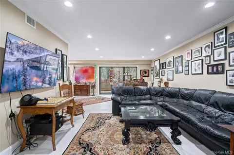 Living - 38 Maple Ct, Oyster Bay, NY 11753 photo 1 of 4