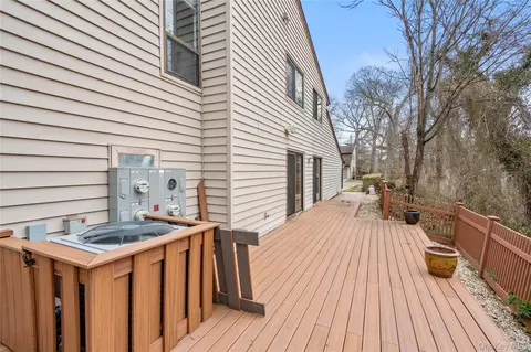 Exterior - 38 Maple Ct, Oyster Bay, NY 11753 photo 2 of 3