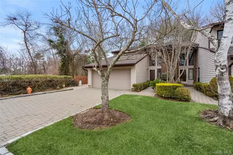 Exterior - 38 Maple Ct, Oyster Bay, NY 11753 photo 3 of 3